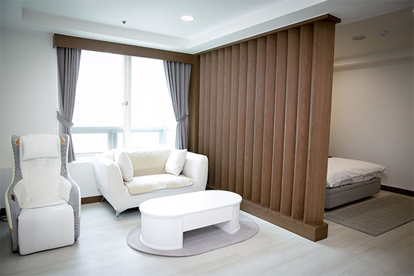 산모실<br/><span>Maternity room</span> 이미지